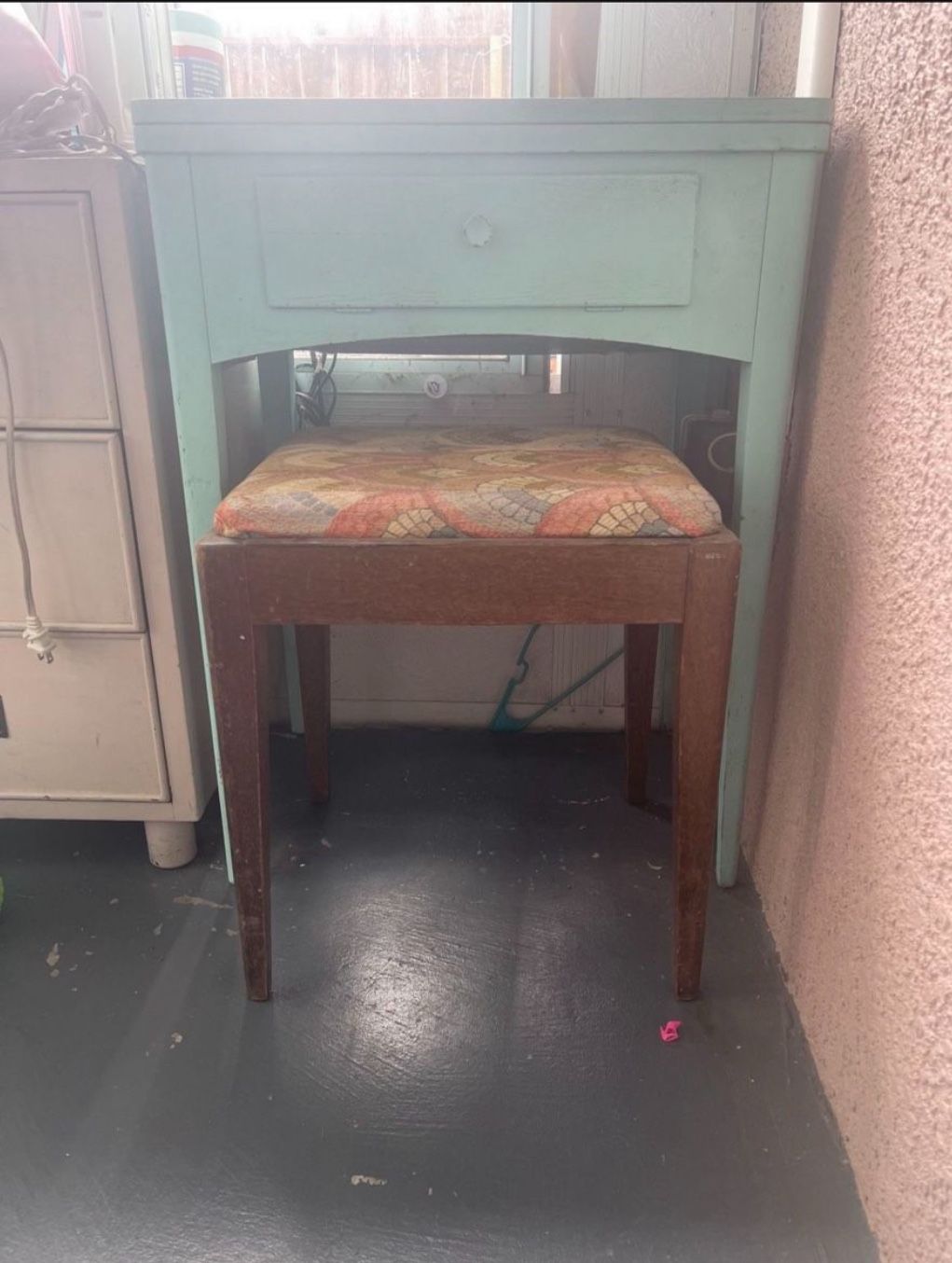 Old Fashioned Sewing Machine + Table/Chair.