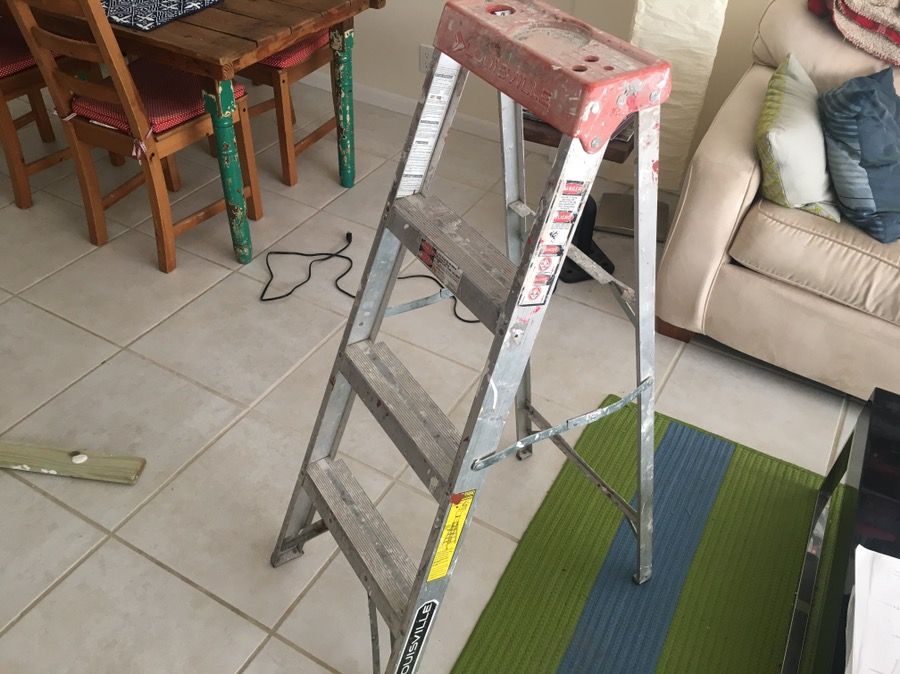 Louisville aluminum 4 ft ladder with 3 steps