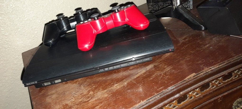 PS3 7 GAMES AND 2 CONTROLLERS 