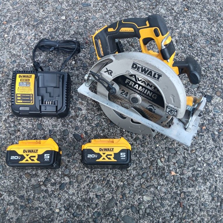 DeWalt DCS574 7-1/4in 20volt Circular Skil Saw Excellent 2 5.0 Bats Charg & new 24T blade. For Pick Up Fremont Seattle. No Low Ball Offers/Trades Plea