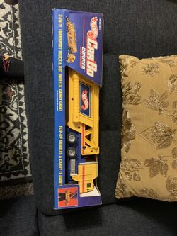 HOT WHEELS CARGO CARRIE