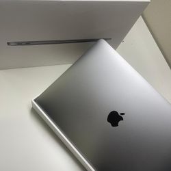 MacBook Air M1 Chip 2020 Laptop -  PAYMENTS AVAILABLE ONLY $25 DOWN - NO CREDIT NEEDED 