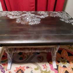 B/W Table and B/W Decor Items