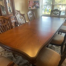 Raymour and Flanigan Dining Room Set 