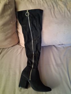 Black Suede Thigh Hi Boots Size 8. (New))
