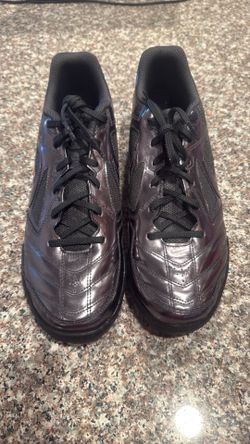 Men’s  Nike Gato LV8  Anthracite/Black colorway.