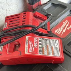 Charger Milwaukee m18 m12