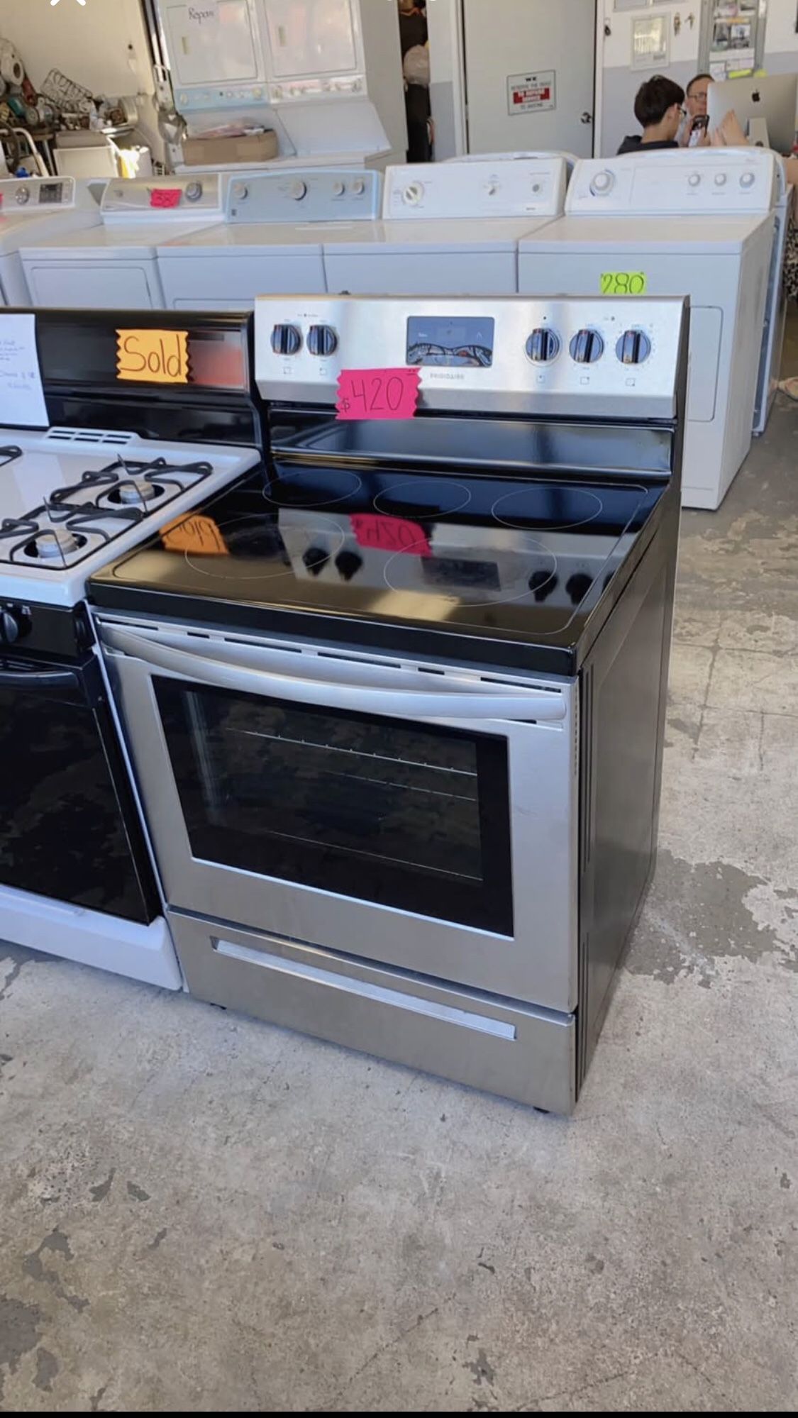 30β FRIGIDAIRE Stainless Steel 220 volts Electric Stove