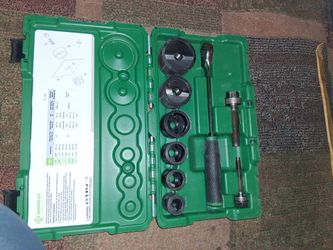 GREENLEE Knockout Kit with Ratchet.             