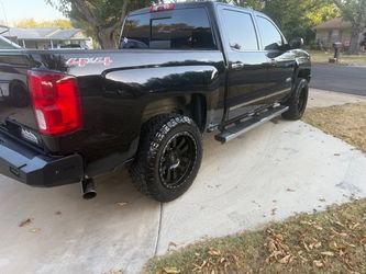 Black 4x4 Crew Cab Pickup Truck
