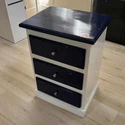 Free nightstand