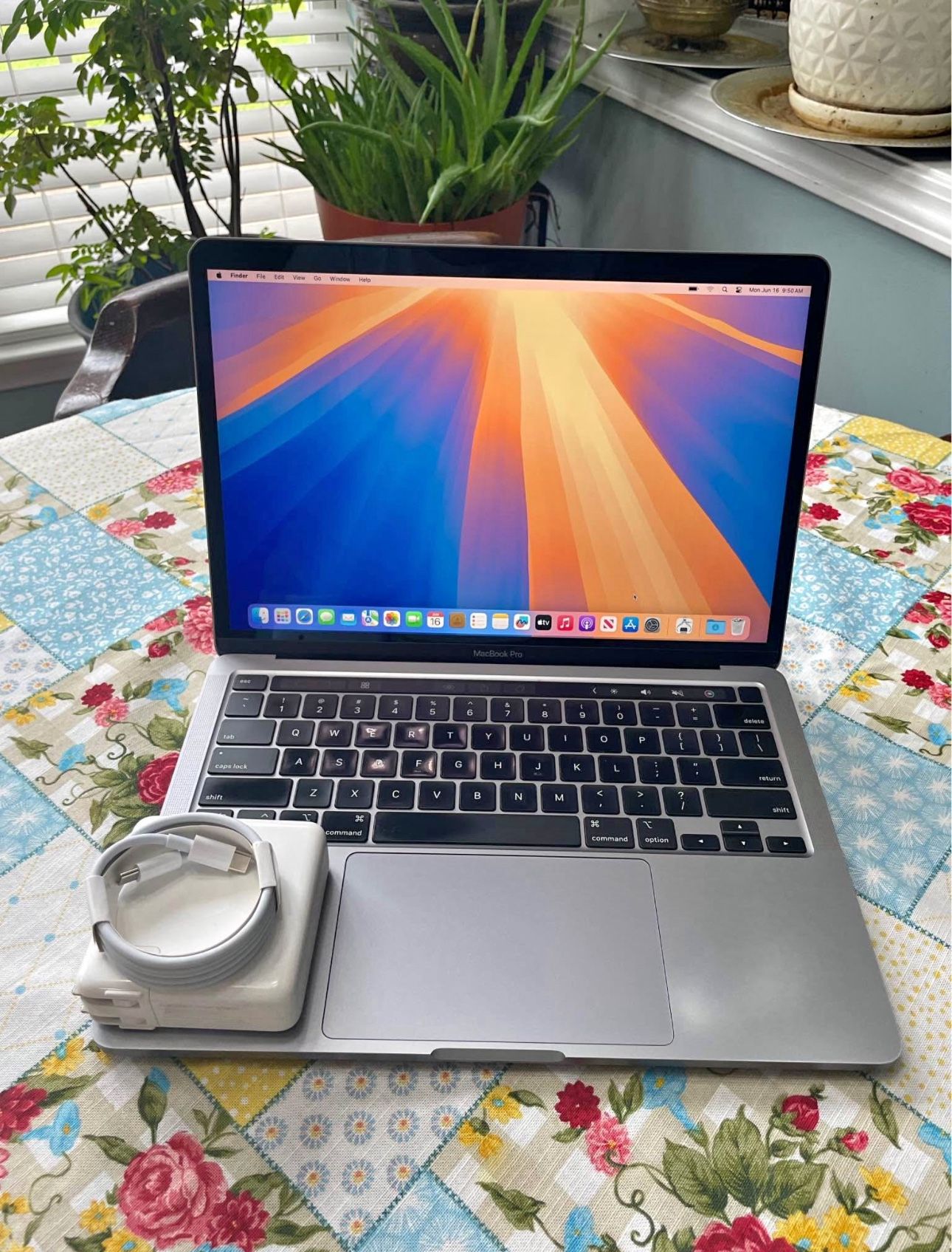 💻 MacBook Pro (13”, M1, 16GB, 1TB SSD) 2020 Super Clean & Fast!$800