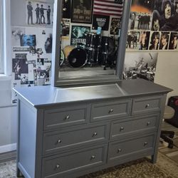 7 drawer dresser with mirror