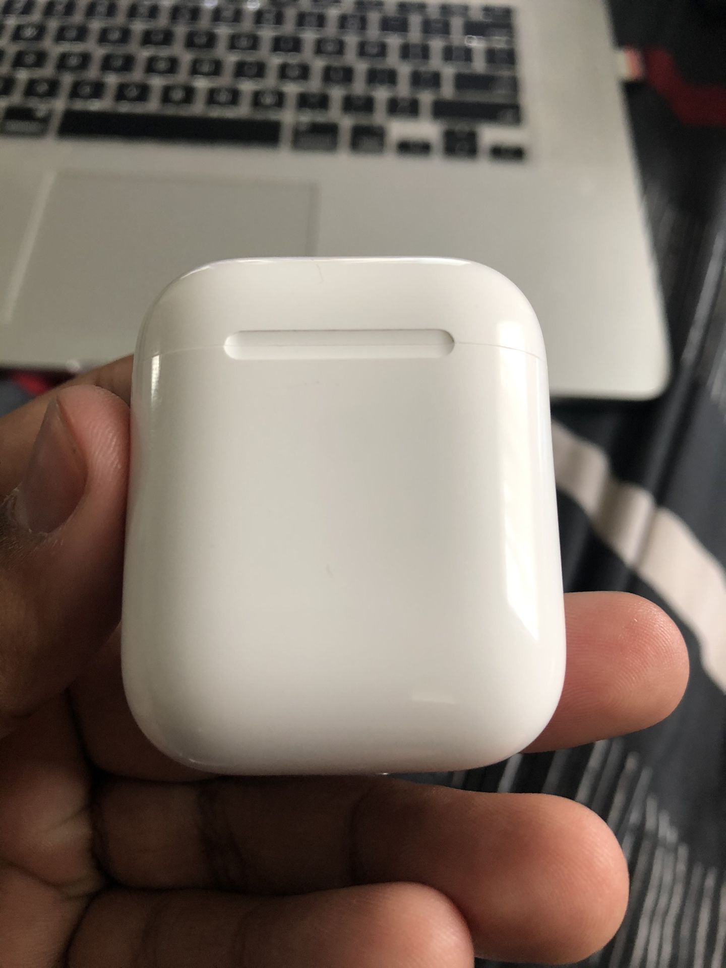 APPLE AIRPODS ALMOST BRAND NEW
