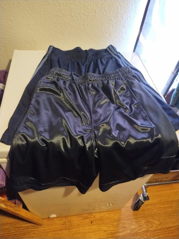 Men Two Pair Of Shorts Size Small