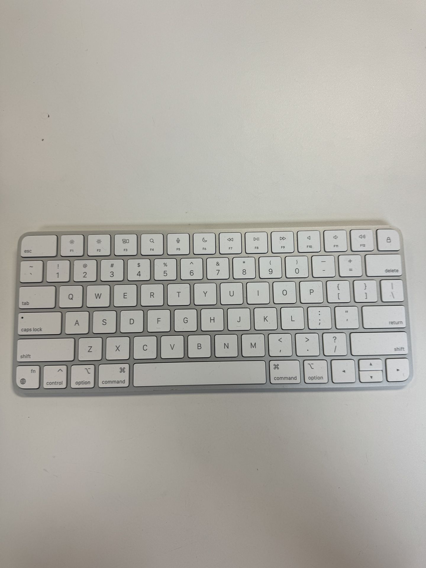 Apple wireless Magic Keyboard Newest Model Perfect Condition
