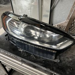 2016 Ford Fusion Headlight