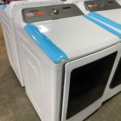 Samsung  DVG50R5400W 27 Inch Gas Dryer with 7.4 Cu. Ft. Capacity MSRP $1049  Our Price $398