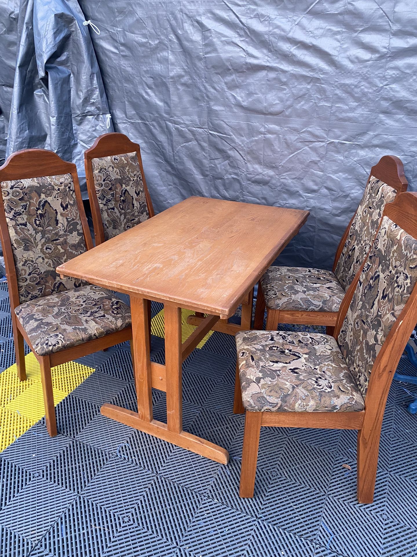 Small Dining Table With Four Chairs 