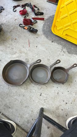Set of 3 Cast Iron Skillets