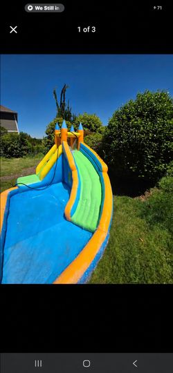 Inflatable bouncy house/water slide