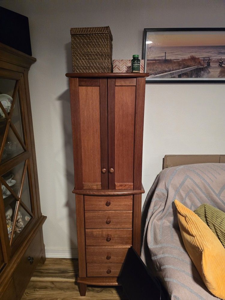 Soiled Wood 🪵 Jewelry cabinet 