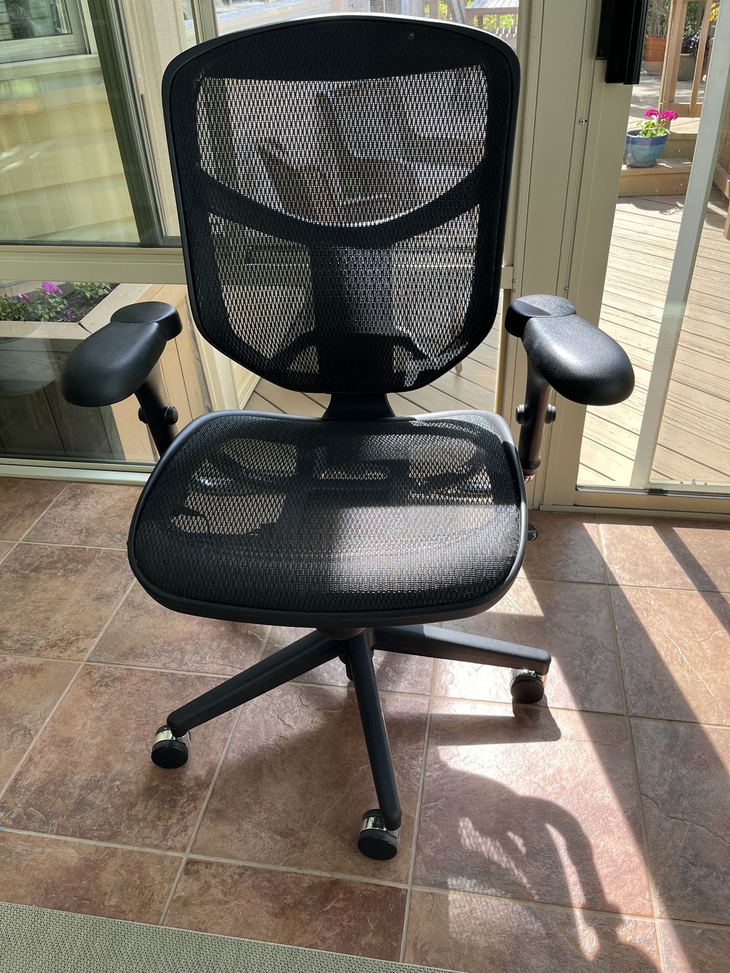 Quantum Office Chair - Like New!