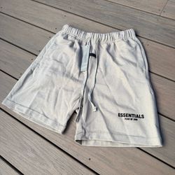 Size M and L Essential