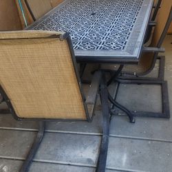 Outdoor Patio Set Table With 6 Chairs Good Condition 