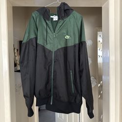 NIKE WIND BREAKER SIZE XXL