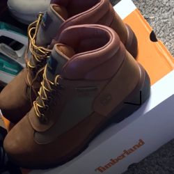 Sneakers , Shoes , Boots 