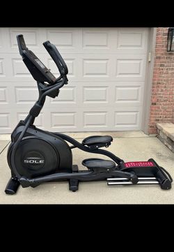 SOLE E35 ELLIPTICAL MACHINE ( LIKE NEW AND DELIVERY AVAILABLE TODAY)