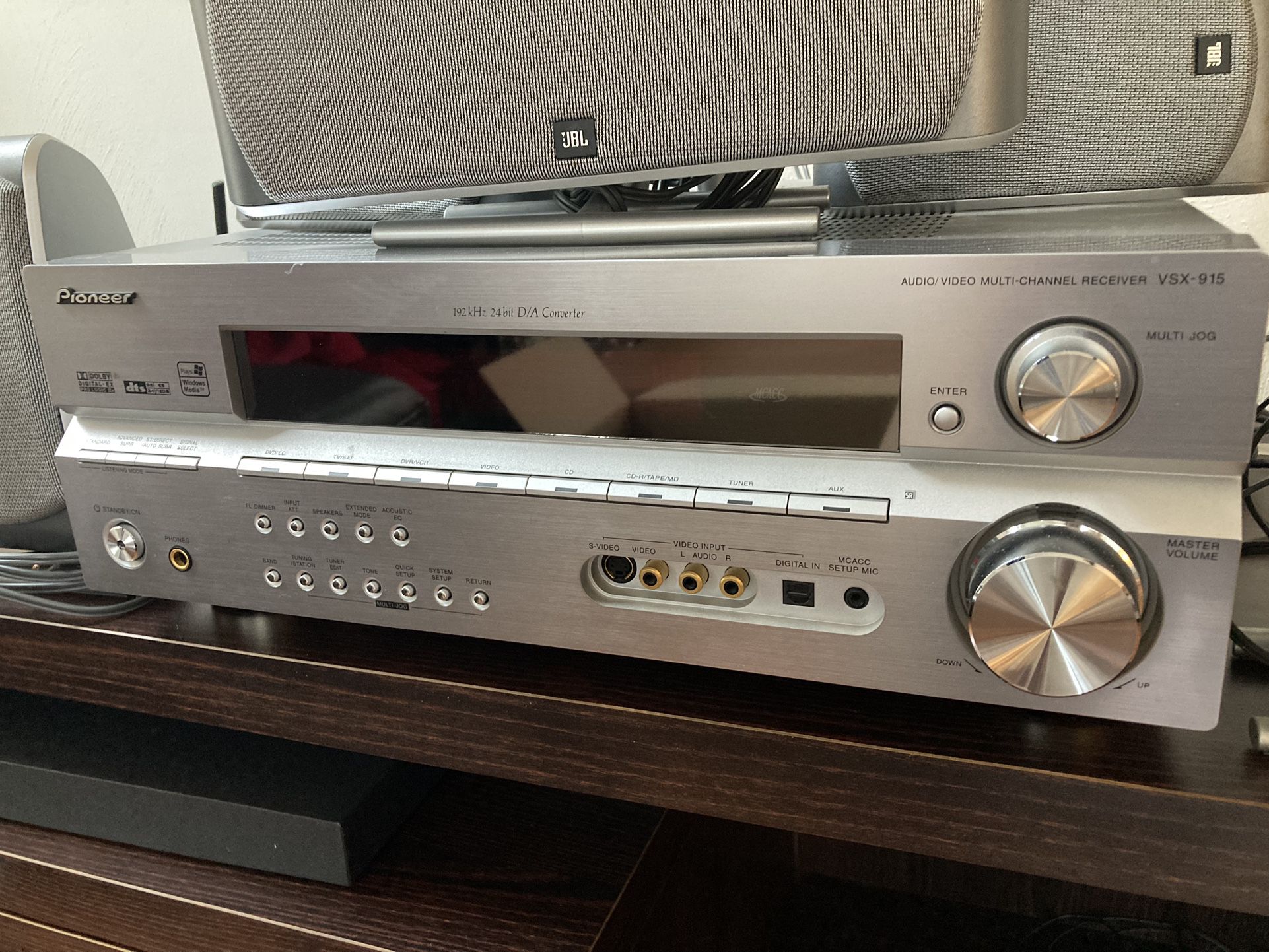 Pioneer Audio/video Receiver VSX-915-S and set of JBL Speakers 