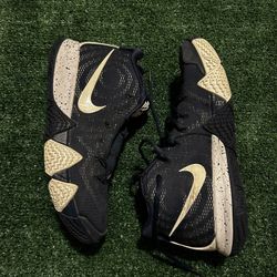 Kyrie 4 Size 9.5 