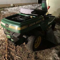 John Deere Riding Lawn Mower, 90s  post steering wheel type, Excellent Condition 