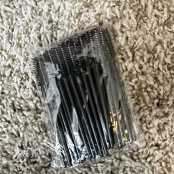 Disposable mascara applicator 
