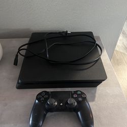 PS4 console gaming system