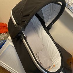 Mockingbird Bassinet + Sunshade + 2 Sheets