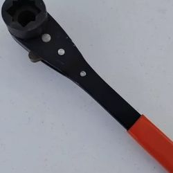 Ratcheting Lineman Wrench