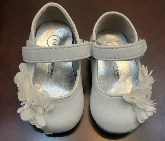 Genuine Kids from Oshkosh White Infant Shoes