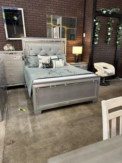 Queen Bed With Mirrors & LED Lights Mattress Included.  ☎️📲(213)713-74-89.     Cama Queen Con Luz Led Y Espejos Colchones Incluidos 