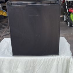 Hisense 1.7 cu. ft. mini fridge