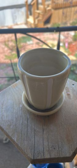 Ceramic 3” Tan Fluted Planter with Saucer