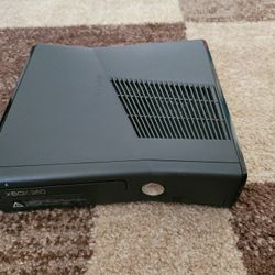 Xbox 360 Console With Kinect, Controllers and games