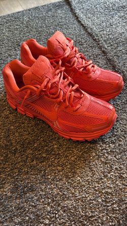 Nike Zoom Vomero 5 Size 8