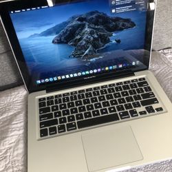 Apple MacBook Pro (13.3 Inch)