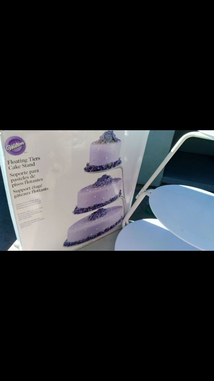 Wilton floating tier cake stand