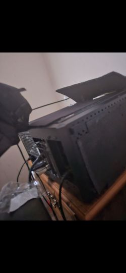 I'm just getting rid of this, I don't need anymore. WORKS GREAT
Rx 6600
Ryzen 5
16 gb ram
1 tb storage 
$20 shipping