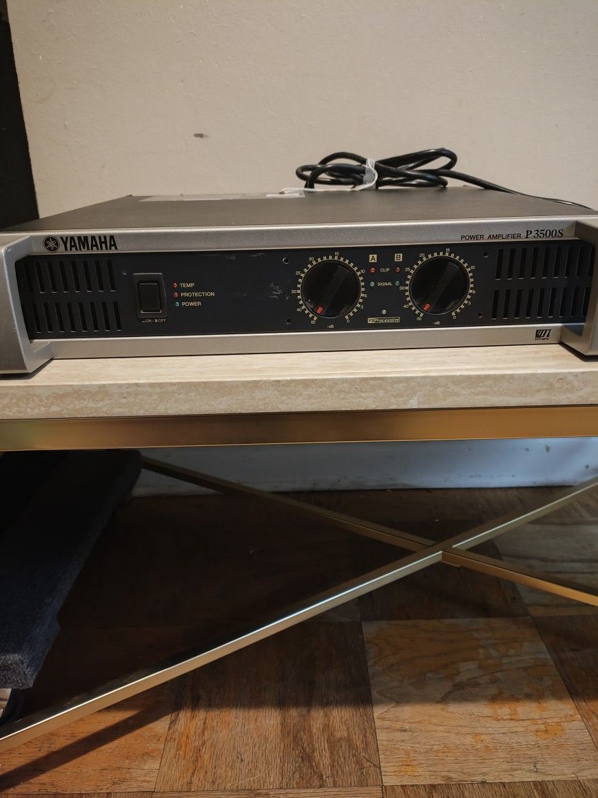 amplifier in good condition and very powerful