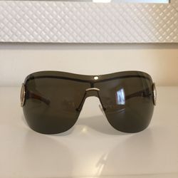 Women’s Gucci Sunglasses !